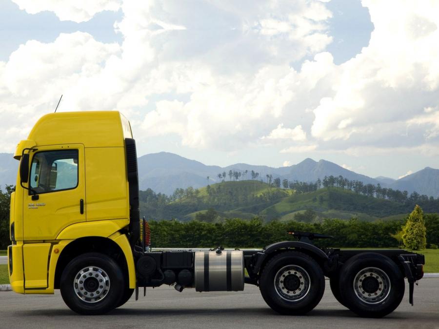  Volkswagen Constellation Tractor 25-320 6x2 2006 года  (фото 2 из 8)